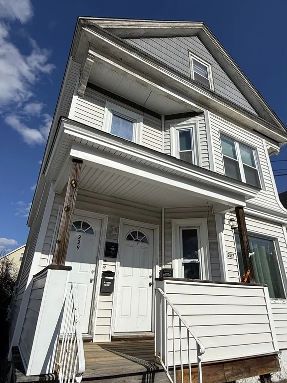 1 bed, 1 bath apartment for rent at 227 White St Unit F1-R, Pawtucketville