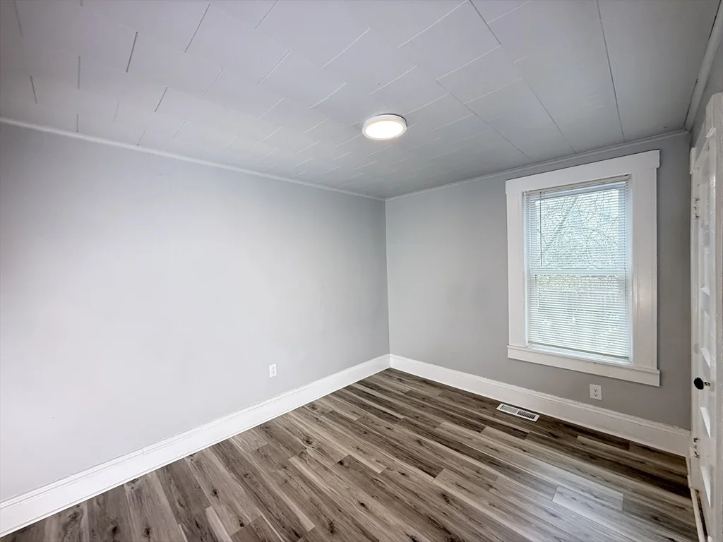 1 bed, 1 bath apartment for rent at 227 White St Unit F1-R, Pawtucketville — photo 10 of 11