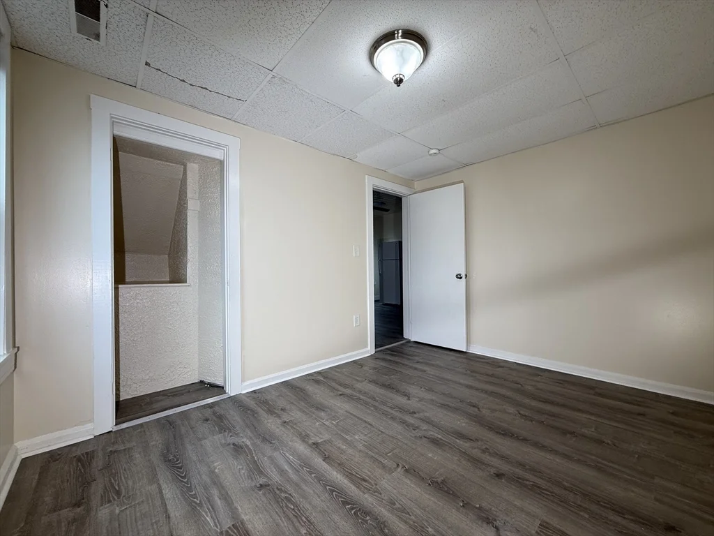 1 bed, 1 bath apartment for rent at 227 White St Unit F1-R, Pawtucketville — photo 4 of 11
