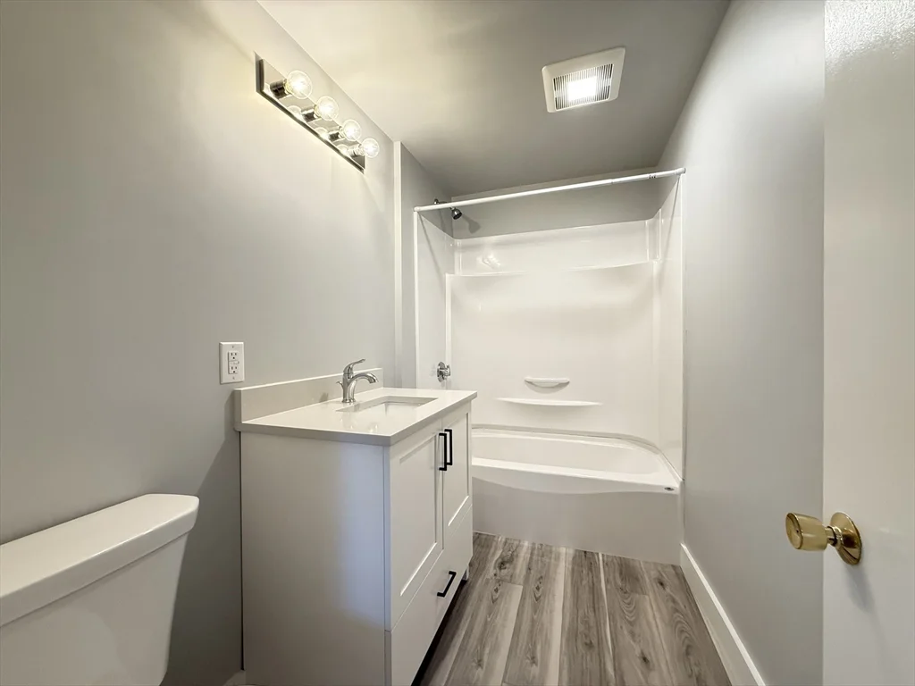 1 bed, 1 bath apartment for rent at 227 White St Unit F1-R, Pawtucketville — photo 7 of 11