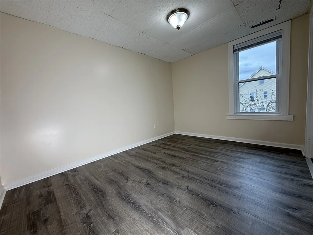 1 bed, 1 bath apartment for rent at 227 White St Unit F2-R, Pawtucketville — photo 8 of 10