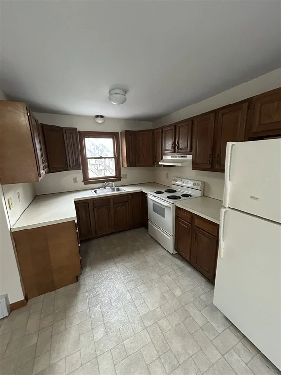2 bed, 1 bath apartment for rent at 227 Wood St Unit B, Hopkinton — photo 2 of 17