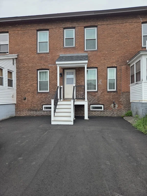 2 bed, 1 bath apartment for rent at 2273 Main St Unit 0, Warren — photo 1 of 13