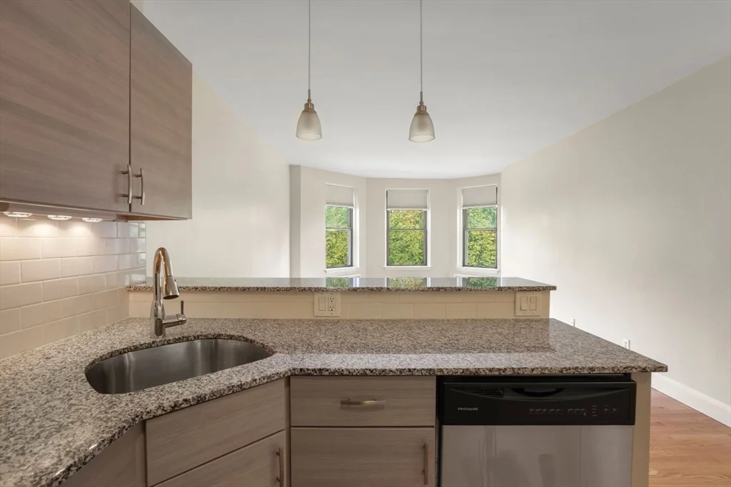 1 bed, 1 bath apartment for rent at 228 Commonwealth Ave Unit 7, Back Bay — photo 7 of 28