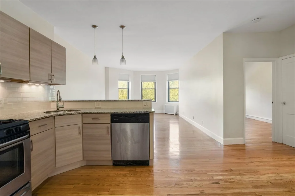 1 bed, 1 bath apartment for rent at 228 Commonwealth Ave Unit 7, Back Bay — photo 8 of 28