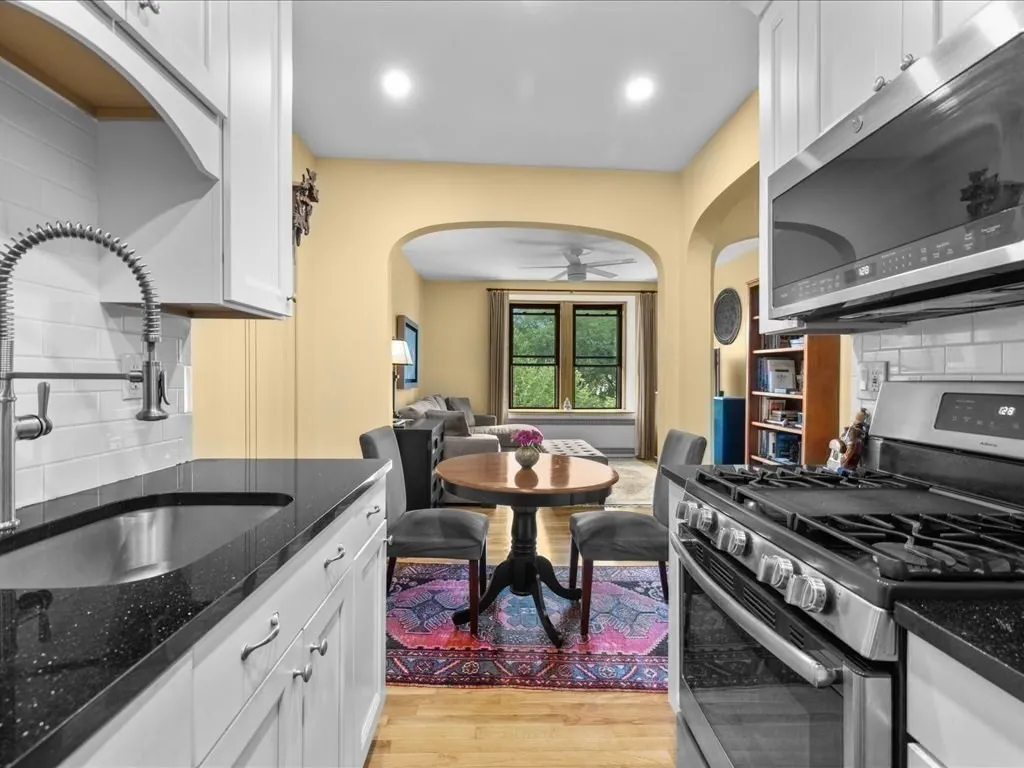 1 bed, 1 bath apartment for rent at 228 Commonwealth Ave Unit 9, Back Bay — photo 4 of 34