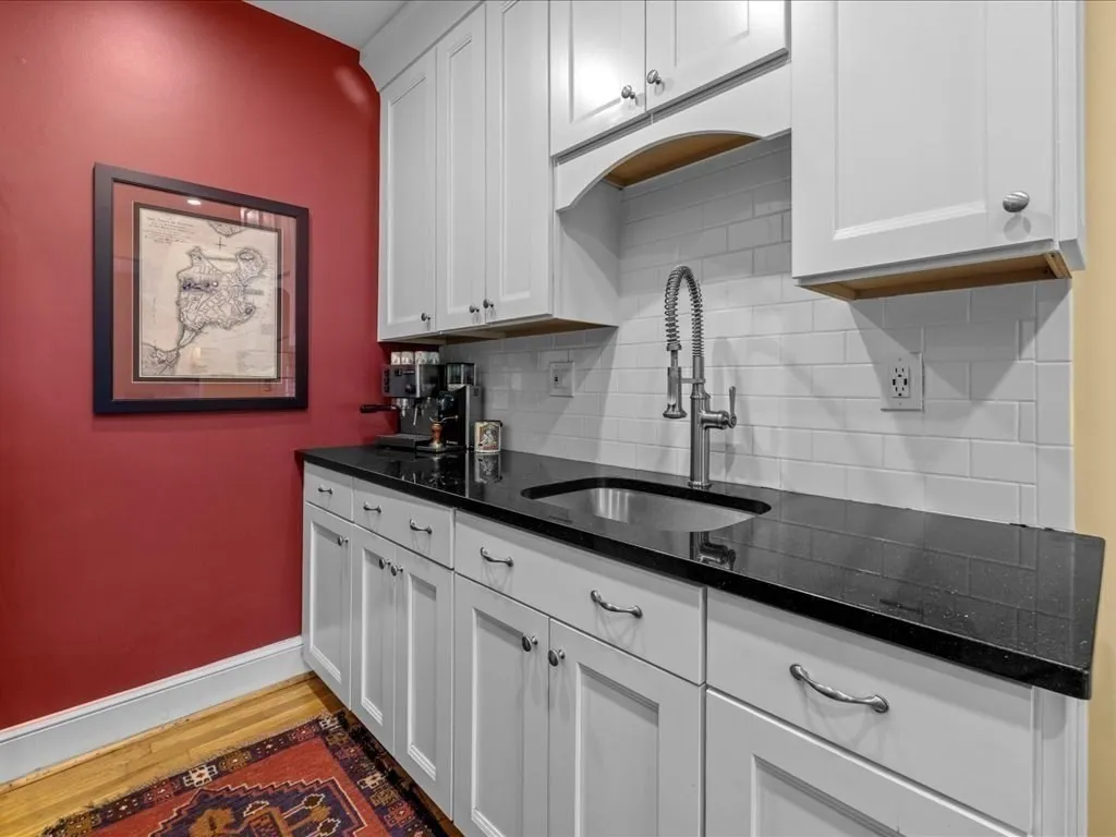 1 bed, 1 bath apartment for rent at 228 Commonwealth Ave Unit 9, Back Bay — photo 2 of 34