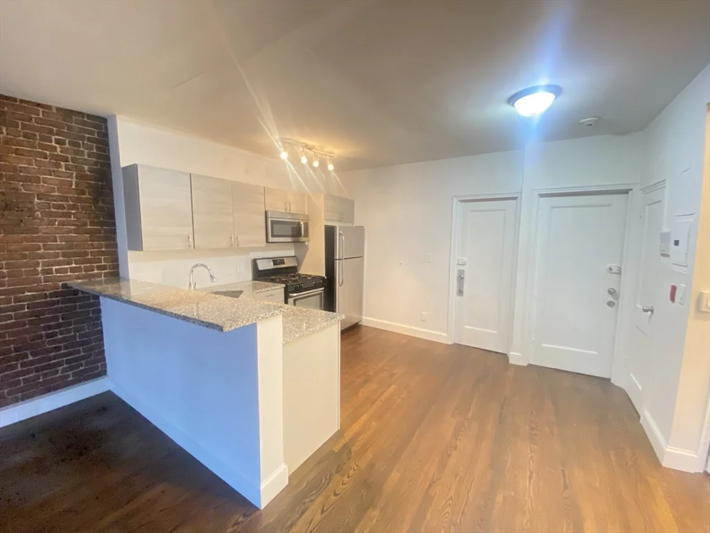 1 bed, 1 bath apartment for rent at 228 Commonwealth Unit 10, Back Bay — photo 3 of 14