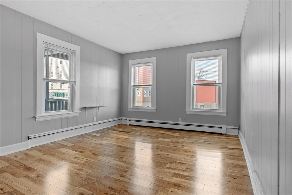 3 bed, 1 bath apartment for rent at 228 Daniels St Unit 1, Fitchburg — photo 5 of 6