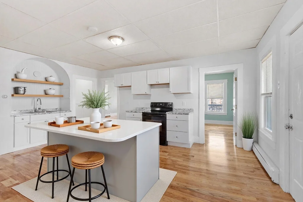 3 bed, 1 bath apartment for rent at 228 Daniels St Unit 1, Fitchburg — photo 1 of 6