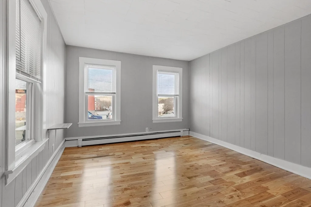 3 bed, 1 bath apartment for rent at 228 Daniels St Unit 1, Fitchburg — photo 4 of 6