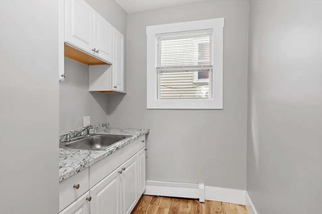 3 bed, 1 bath apartment for rent at 228 Daniels St Unit 1, Fitchburg — photo 6 of 6