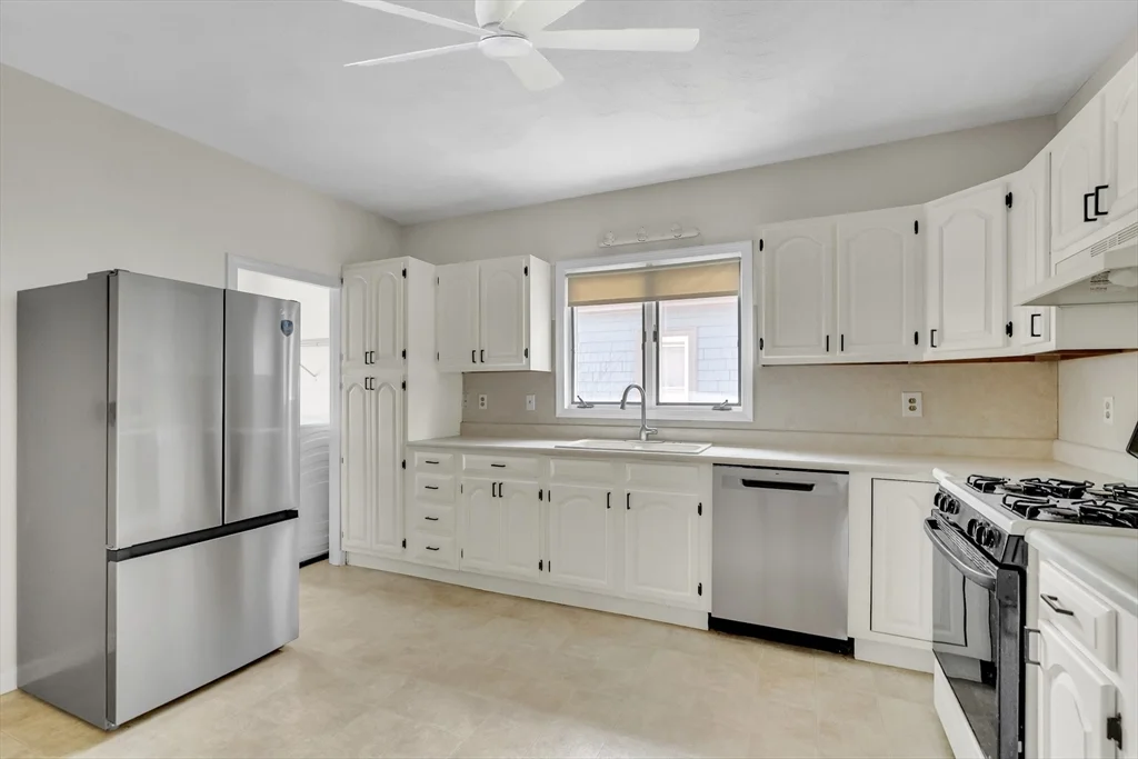 3 bed, 1 bath apartment for rent at 228 Harvard St Unit 2, Medford — photo 14 of 21