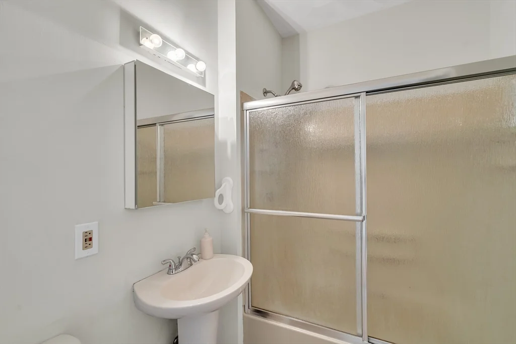 3 bed, 1 bath apartment for rent at 228 Harvard St Unit 2, Medford — photo 9 of 21