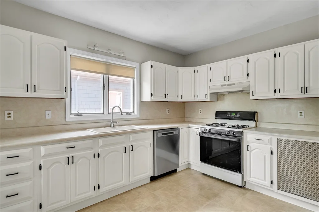 3 bed, 1 bath apartment for rent at 228 Harvard St Unit 2, Medford — photo 7 of 21