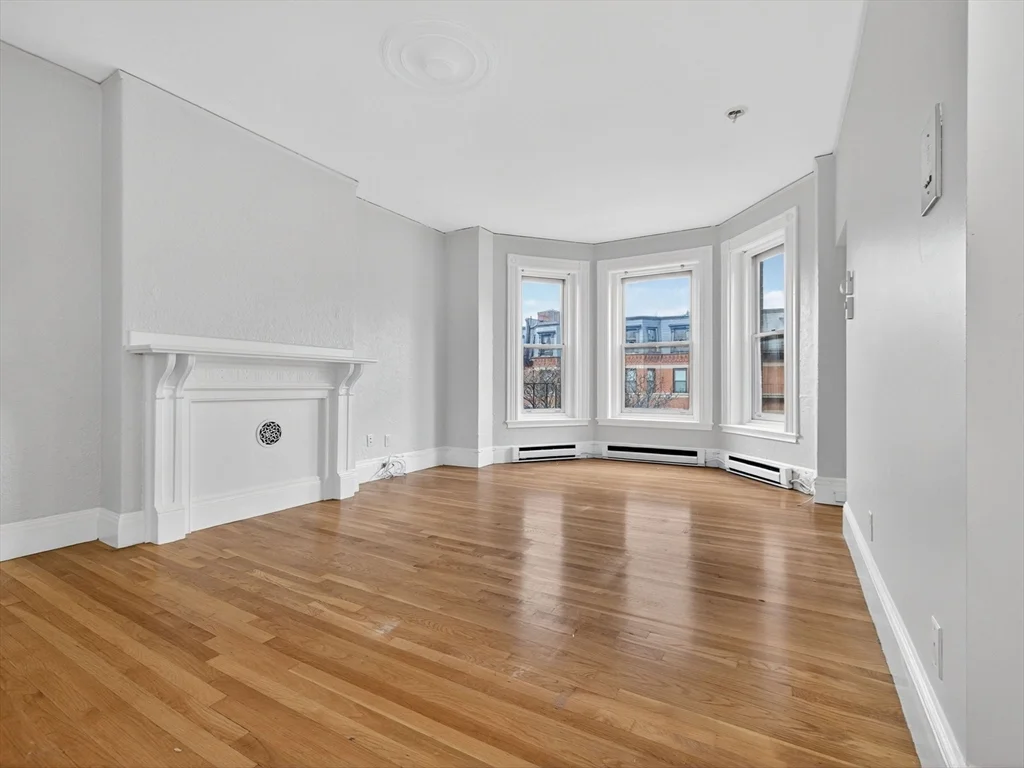 1 bed, 1 bath apartment for rent at 228 Newbury St Unit 31, Back Bay — photo 2 of 7