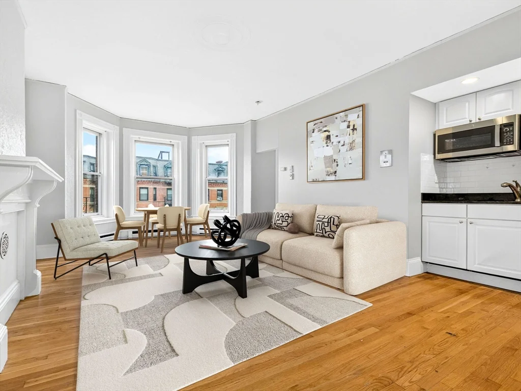 1 bed, 1 bath apartment for rent at 228 Newbury St Unit 31, Back Bay