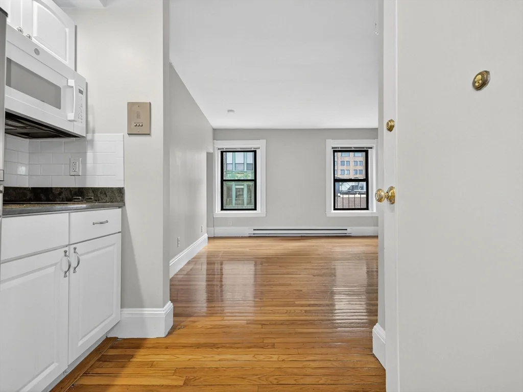 1 bed, 1 bath apartment for rent at 228 Newbury St Unit 42, Back Bay — photo 4 of 10