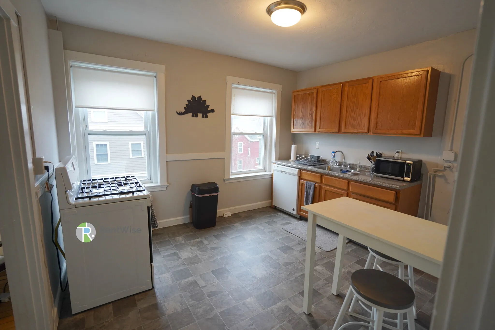 3 bed, 1 bath apartment for rent at 228 South St Unit 5, Jamaica Plain — photo 5 of 18