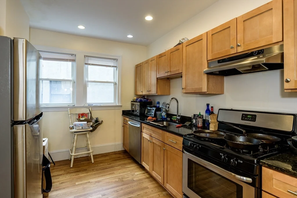 4 bed, 2 bath apartment for rent at 229-231 Chestnut Hill Ave Unit 1, Brighton — photo 5 of 16