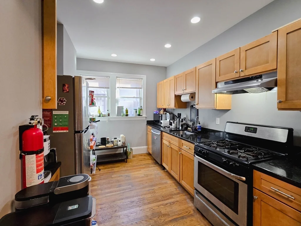 4 bed, 2 bath apartment for rent at 229-231 Chestnut Hill Ave Unit 1, Brighton — photo 4 of 16