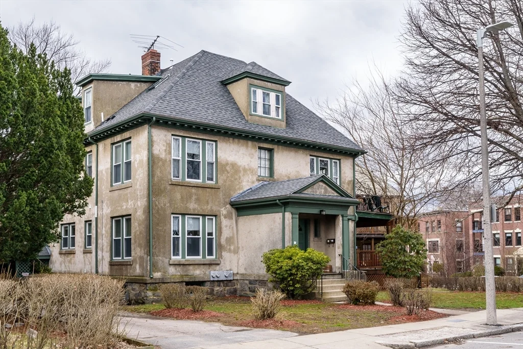 3 bed, 2 bath apartment for rent at 229-231 Chestnut Hill Ave Unit 3, Brighton