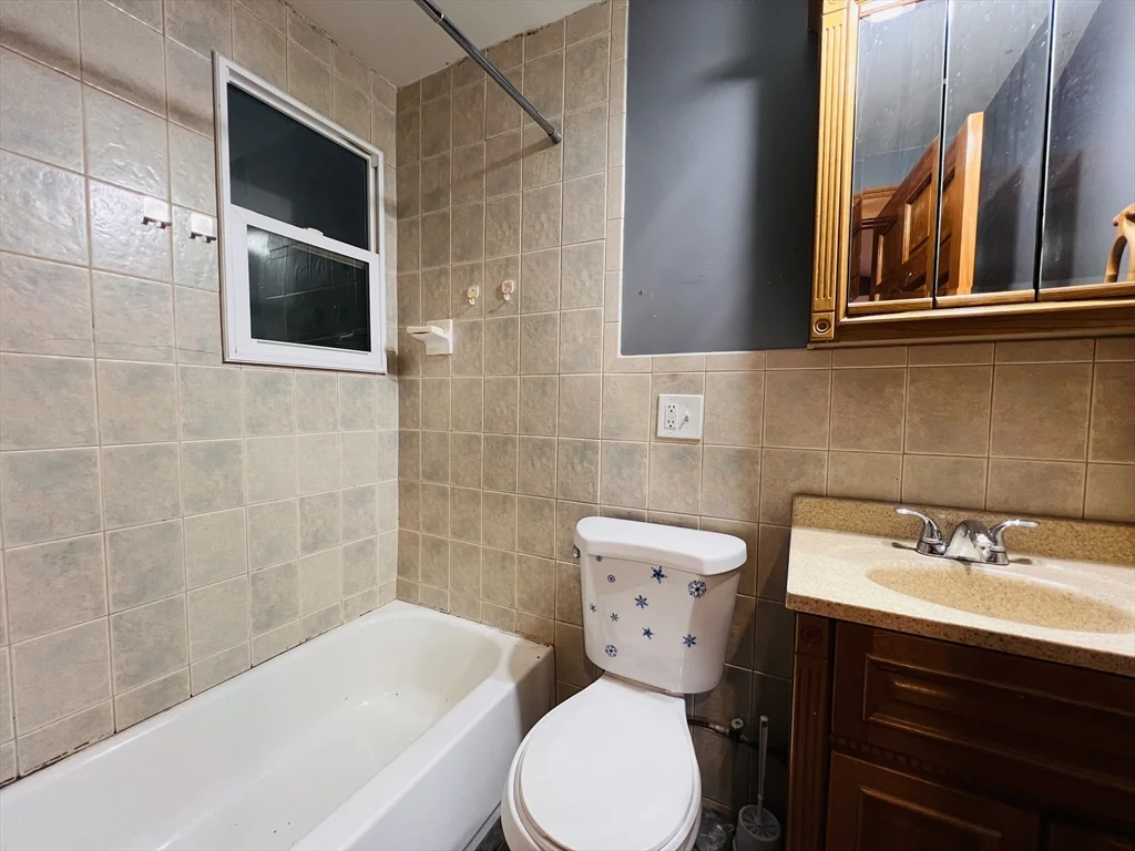 2 bed, 1 bath apartment for rent at 229 Ames St Unit 2W, Brockton — photo 6 of 8
