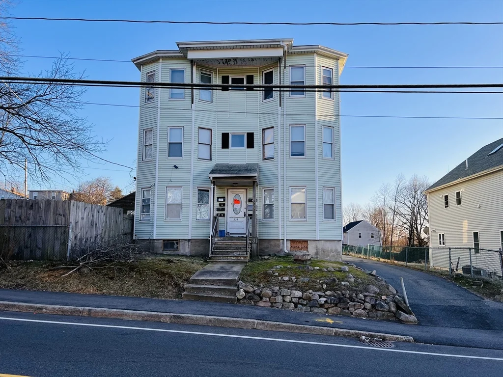 2 bed, 1 bath apartment for rent at 229 Ames St Unit 2W, Brockton — photo 2 of 8