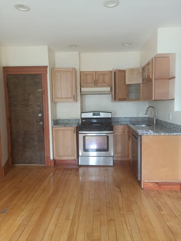 2 bed, 1 bath apartment for rent at 229 Ames Unit 2E, Brockton — photo 2 of 11