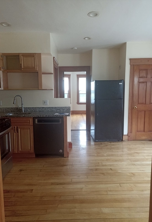 2 bed, 1 bath apartment for rent at 229 Ames Unit 2E, Brockton — photo 3 of 11