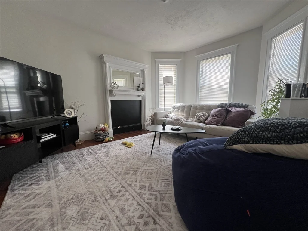 1 bed, 1 bath apartment for rent at 229 Belmont St Unit 2, Belmont — photo 5 of 17