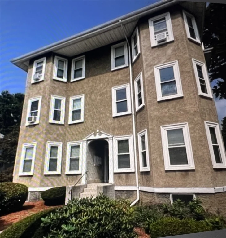 1 bed, 1 bath apartment for rent at 229 Belmont St Unit 3, Belmont — photo 1 of 17