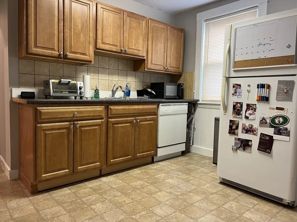 1 bed, 1 bath apartment for rent at 229 Belmont St Unit 4, Belmont — photo 9 of 20
