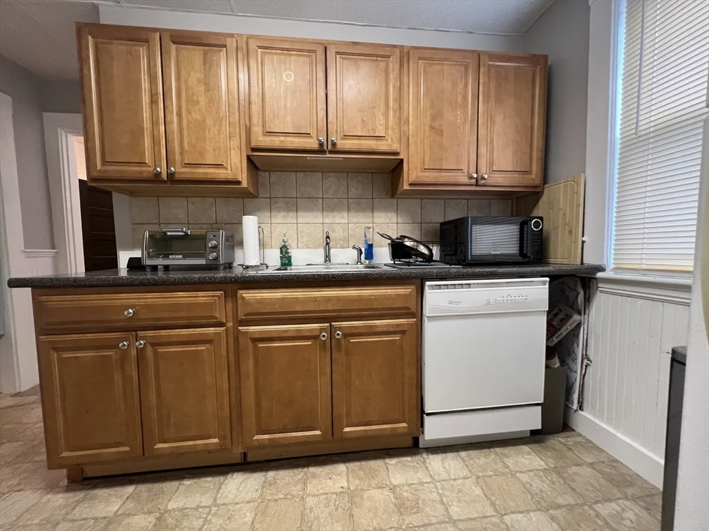 1 bed, 1 bath apartment for rent at 229 Belmont St Unit 4, Belmont — photo 10 of 20