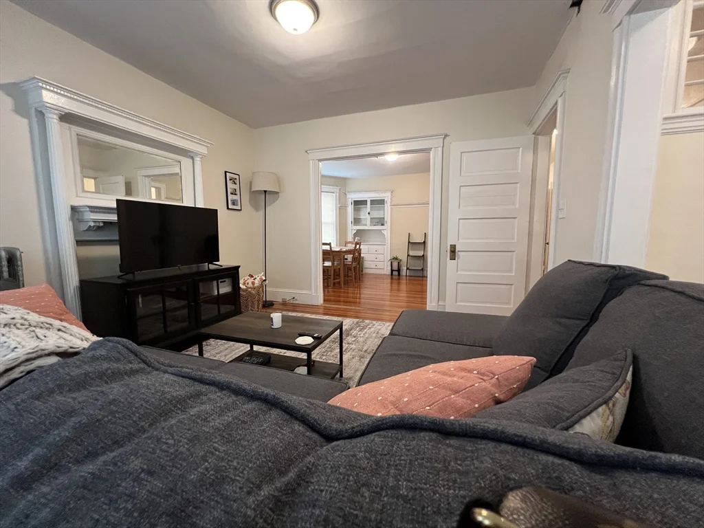 1 bed, 1 bath apartment for rent at 229 Belmont St Unit 4, Belmont — photo 4 of 20