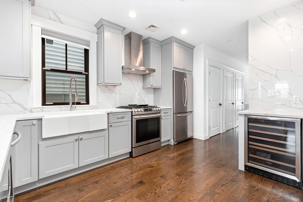 2 bed, 2 bath apartment for rent at 229 E Eagle St Unit 3, East Boston — photo 4 of 17