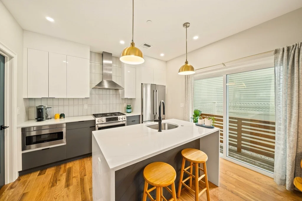 2 bed, 2 bath apartment for rent at 229 Elm St Unit 2, Inman Square — photo 3 of 25