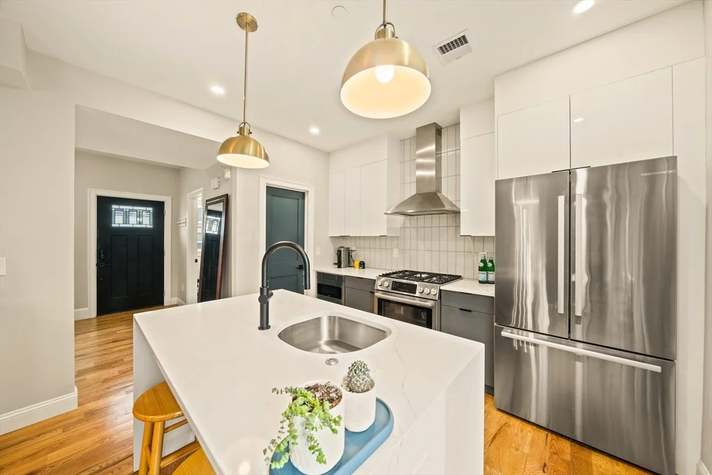 2 bed, 2 bath apartment for rent at 229 Elm St Unit 2, Inman Square — photo 4 of 25