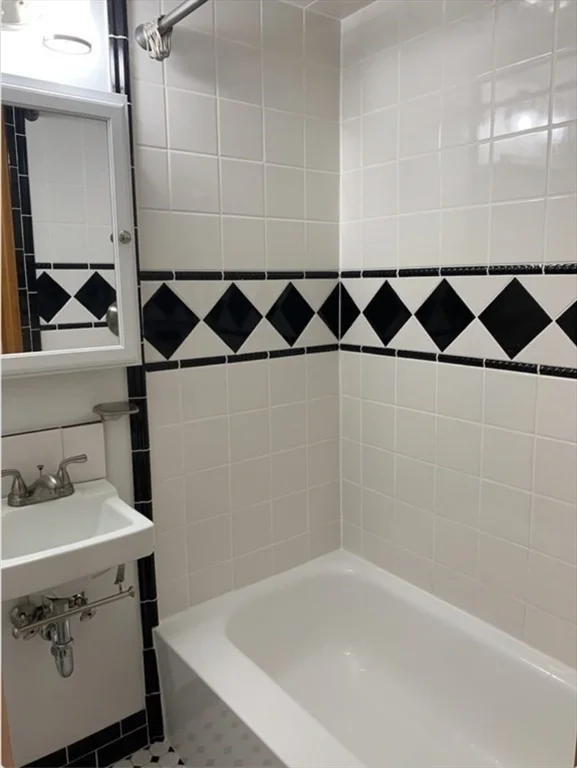 2 bed, 1 bath apartment for rent at 229 Everett St Unit 8, East Boston — photo 3 of 12
