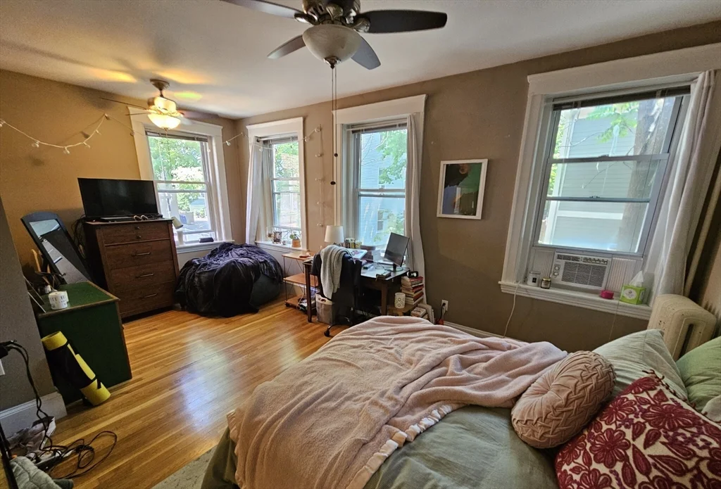 3 bed, 1 bath apartment for rent at 229 Freeman St Unit 3, Coolidge Corner — photo 2 of 10