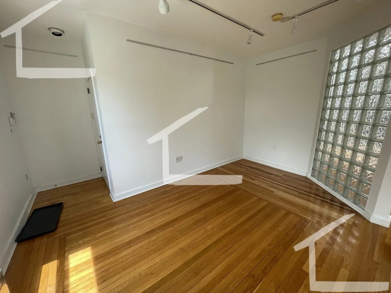 3 bed, 2 bath apartment for rent at 229 Harvard St Unit 6, The Port — photo 3 of 21
