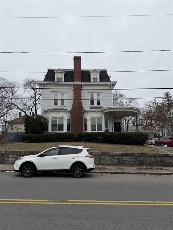 3 bed, 1 bath apartment for rent at 229 Jackson St Unit 1, Lawrence — photo 1 of 22
