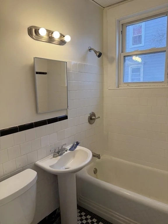 3 bed, 1 bath apartment for rent at 229 Jackson St Unit 1, Lawrence — photo 8 of 22