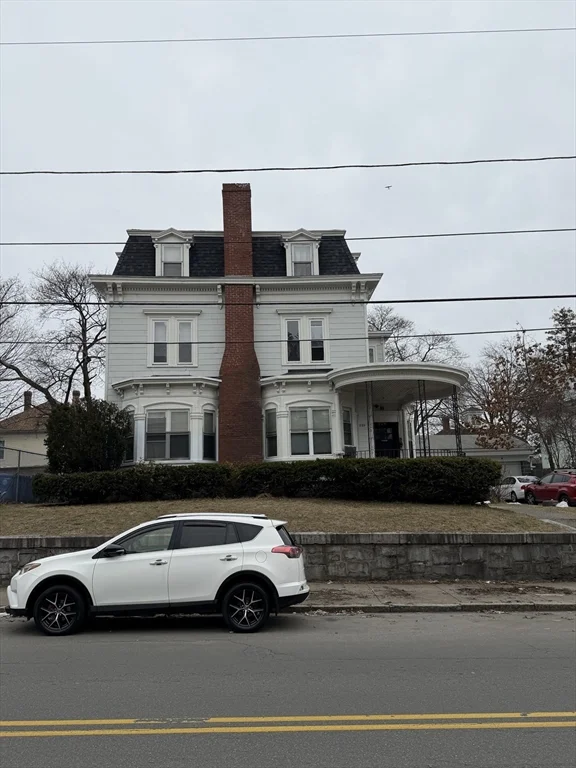 1 bed, 1 bath apartment for rent at 229 Jackson St Unit 2nd Fl Rear, Lawrence — photo 1 of 14