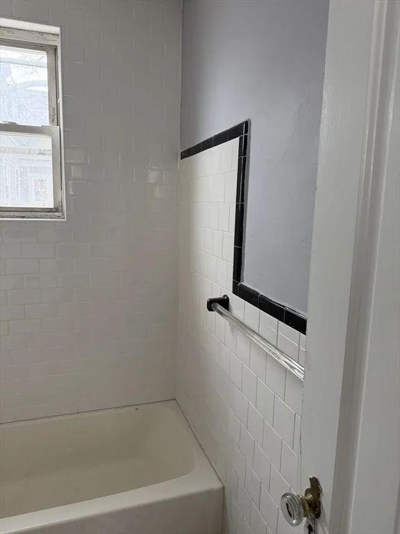 1 bed, 1 bath apartment for rent at 229 Jackson St Unit 2nd Fl Rear, Lawrence — photo 8 of 14
