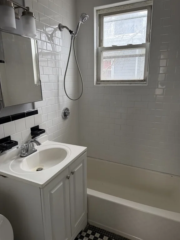 1 bed, 1 bath apartment for rent at 229 Jackson St Unit 2nd Fl Rear, Lawrence — photo 7 of 14
