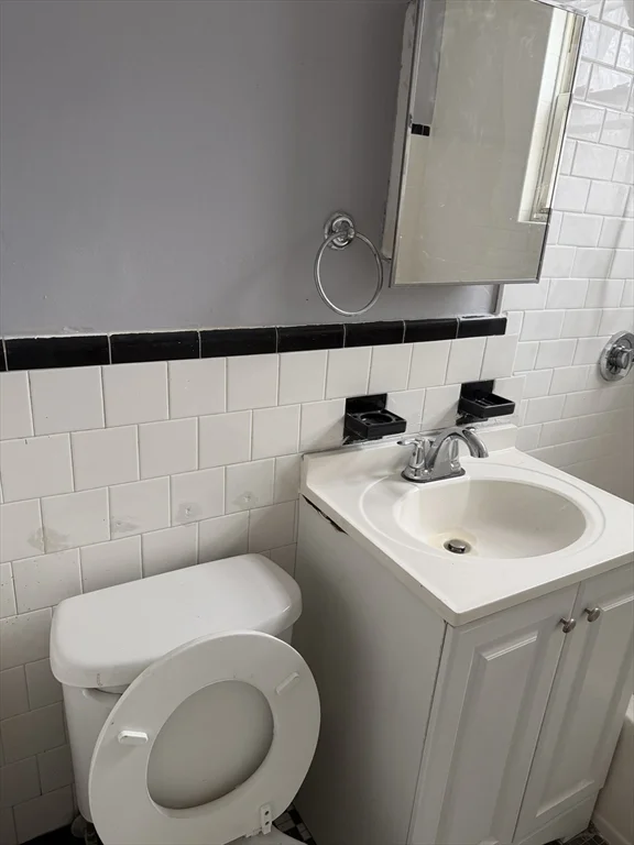 1 bed, 1 bath apartment for rent at 229 Jackson St Unit 2nd Fl Rear, Lawrence — photo 9 of 14