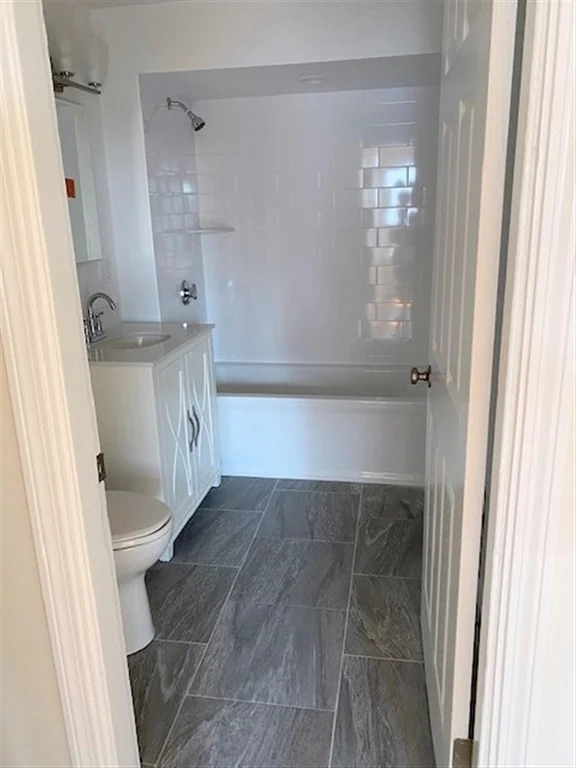 2 bed, 1 bath apartment for rent at 229 Main St Unit 3, Winthrop — photo 4 of 6