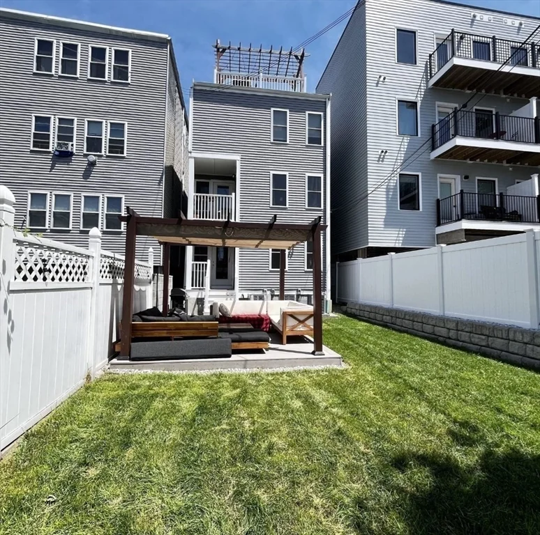 2 bed, 2 bath apartment for rent at 229 Maverick Unit 1, East Boston — photo 4 of 20
