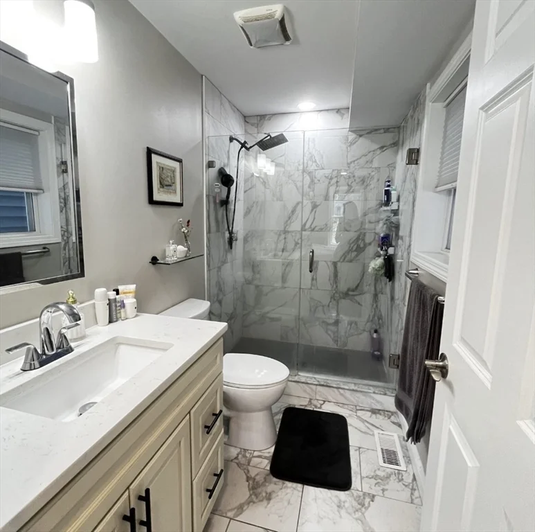 2 bed, 2 bath apartment for rent at 229 Maverick Unit 1, East Boston — photo 14 of 20